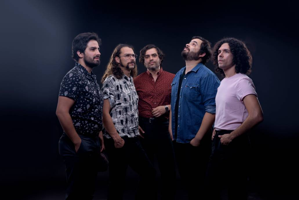 Enjambre está de vuelta con su nuevo y bailable tema «Divergencia»