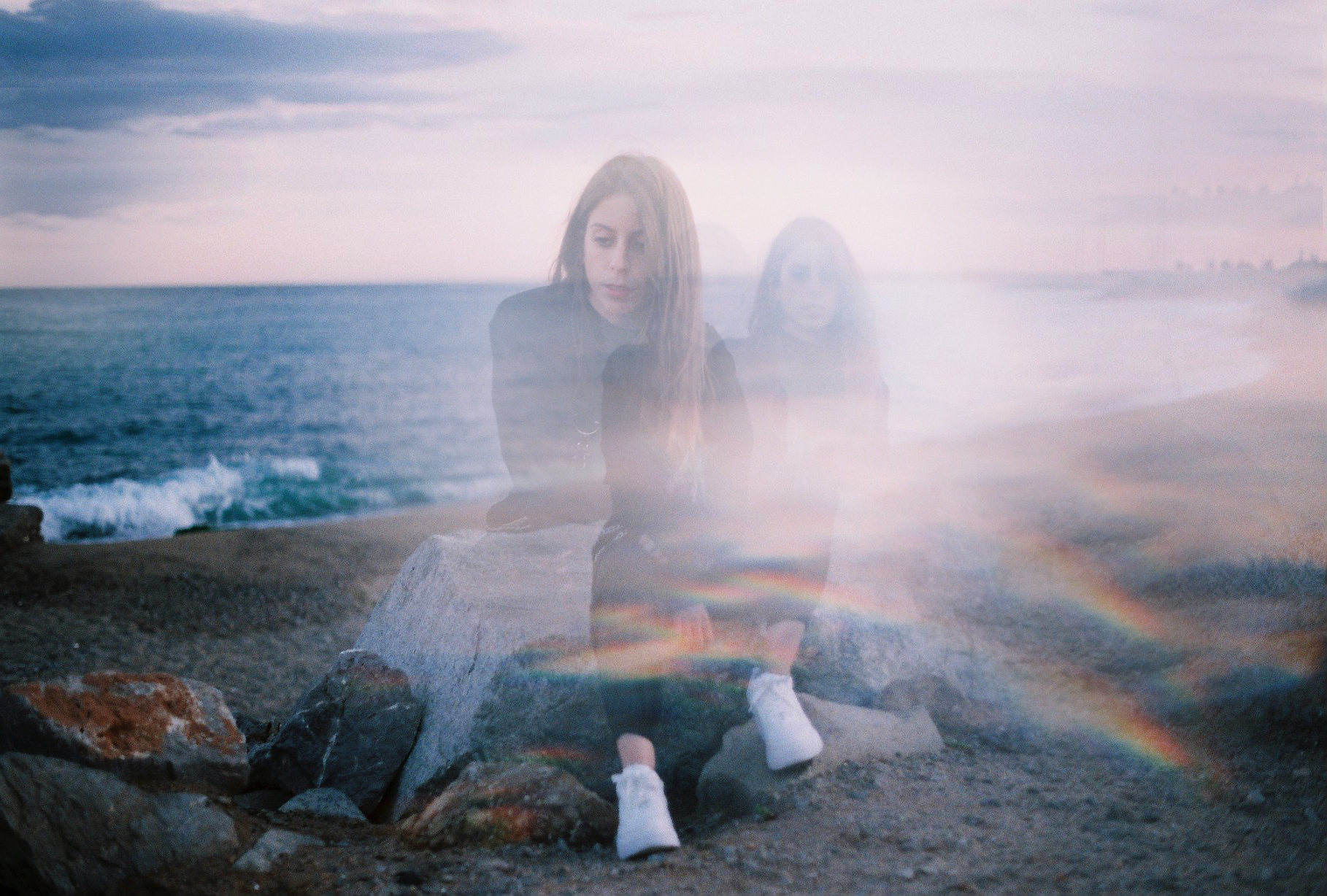 Nana Lovv vuelve a hacer magia con «Boneyard Of Broken Hearts»