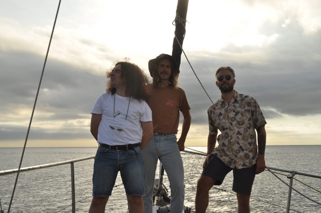 Sons Of Med se resisten a abandonar el verano con «Summer Dreams»