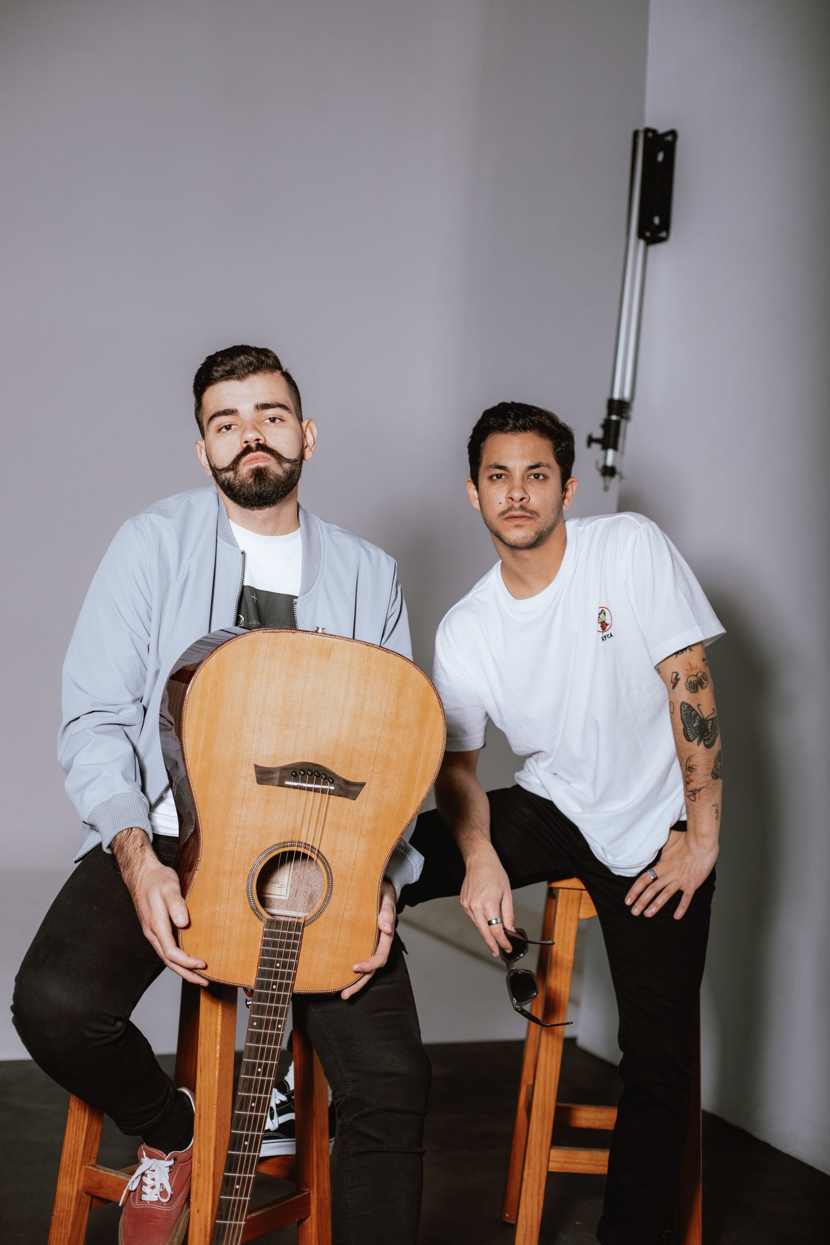 Fugaz estrecha el cerco en torno a su nuevo álbum y cautiva con «Cerca»