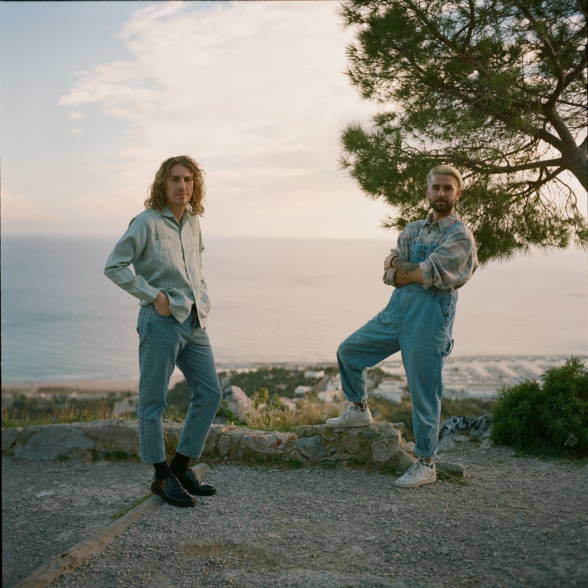 El día que surfeamos a ritmo de «Cowboy Star», el nuevo single de Sons Of Med