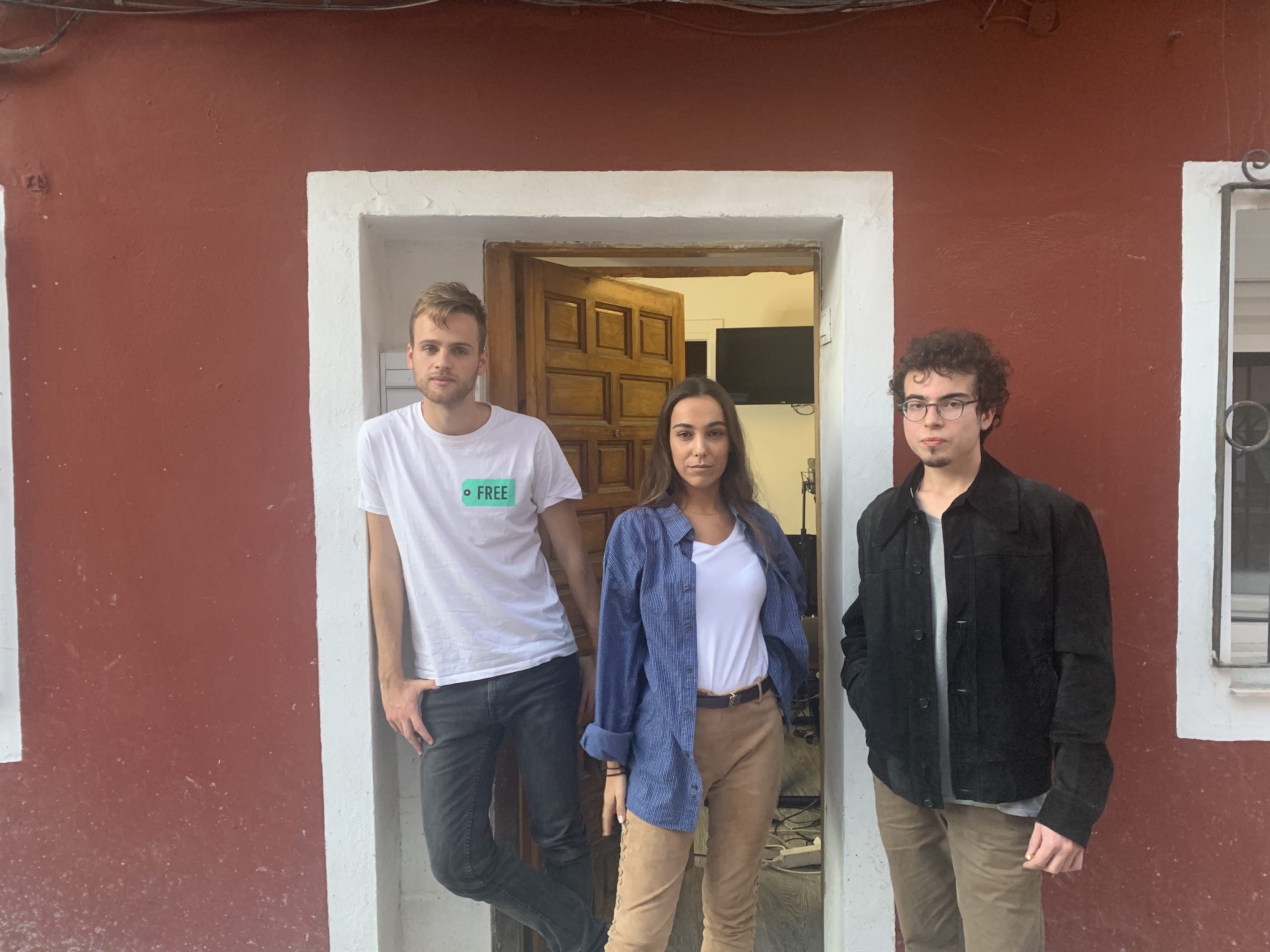 Edu Requejo, Cya Kalei y VLVT unen fuerzas en su nuevo single, «Sin avisar»