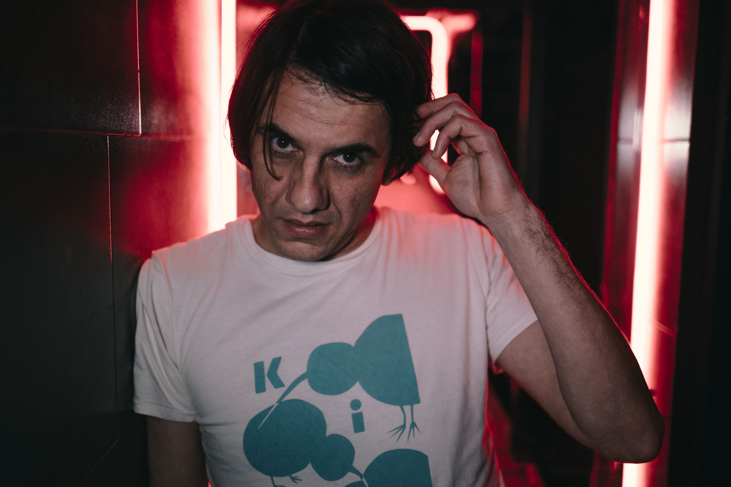 Joan Colomo celebra el Día Mundial de la Tierra con su nuevo single, «Salvem el Planeta!»
