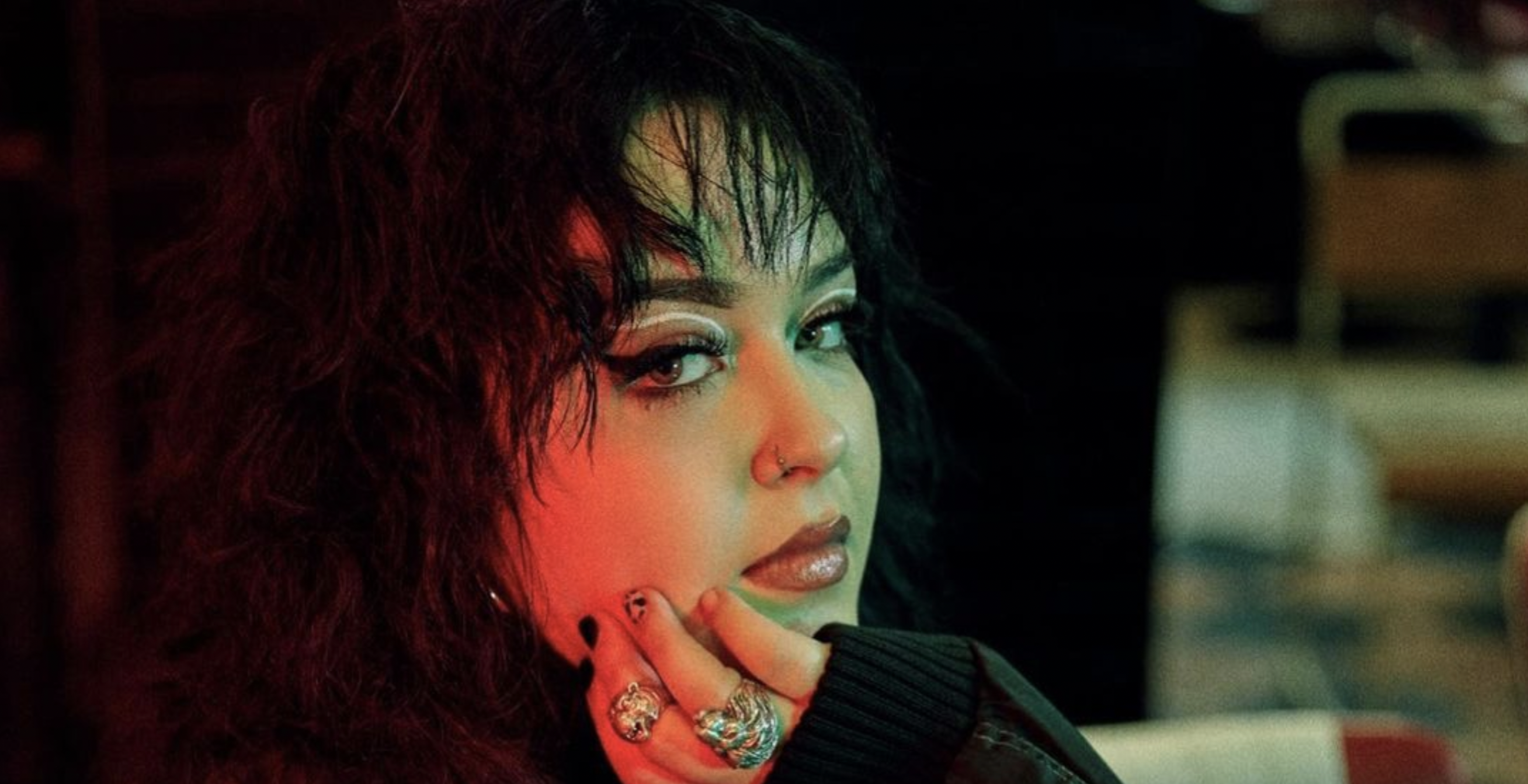 Ariadna Tortosa nos cuenta qué se esconde tras su nuevo single, «? (Interrogante)»