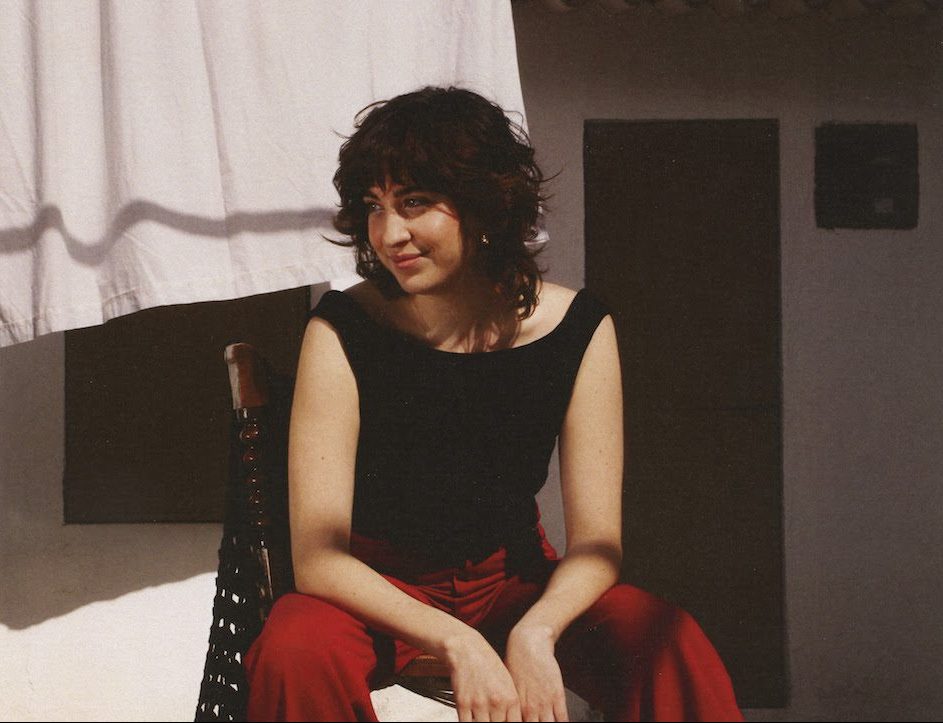 María de la Flor nos da una buena dosis de valor y alegría con su nuevo single, «Corazón despierto»