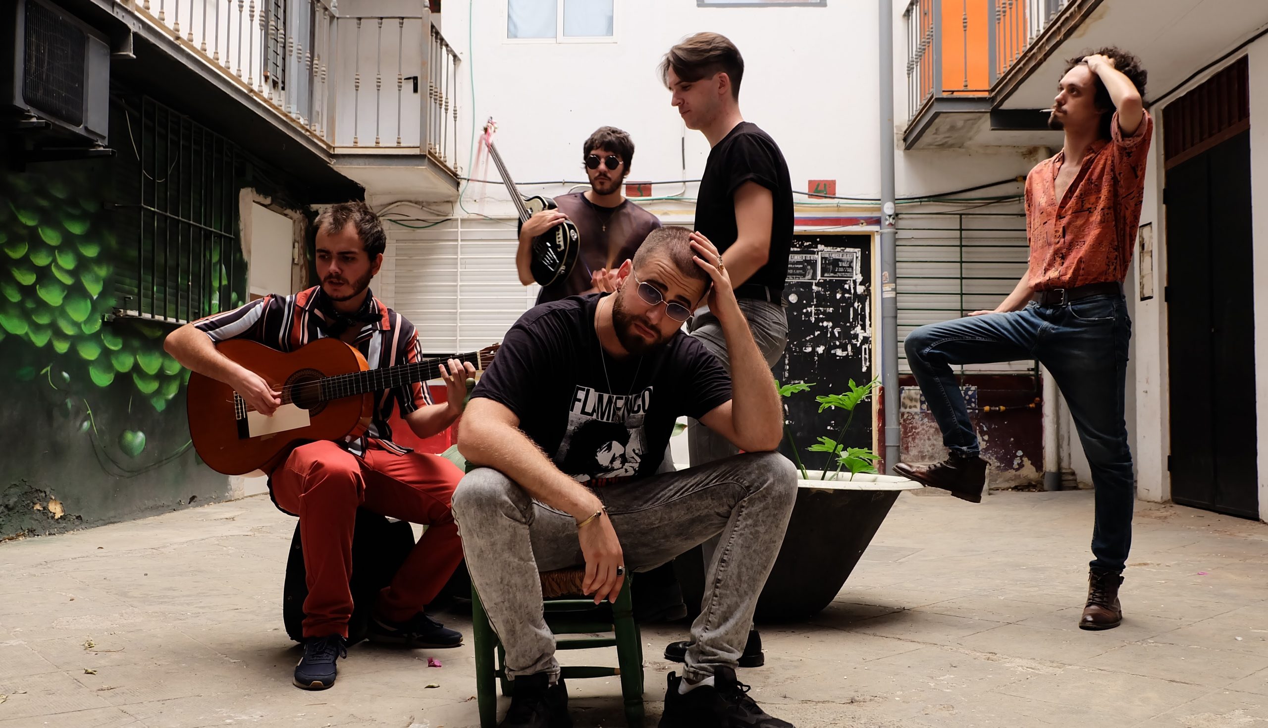 Sevilla Distorsión pone nuestro mundo patas arriba con su álbum debut