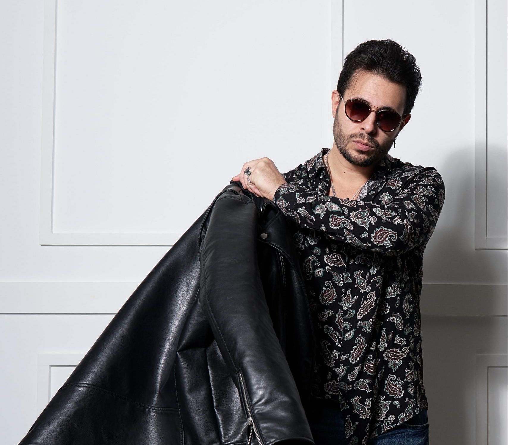 Hoy publicamos en exclusiva «Veintidós», nuevo videoclip de Vinni Rose