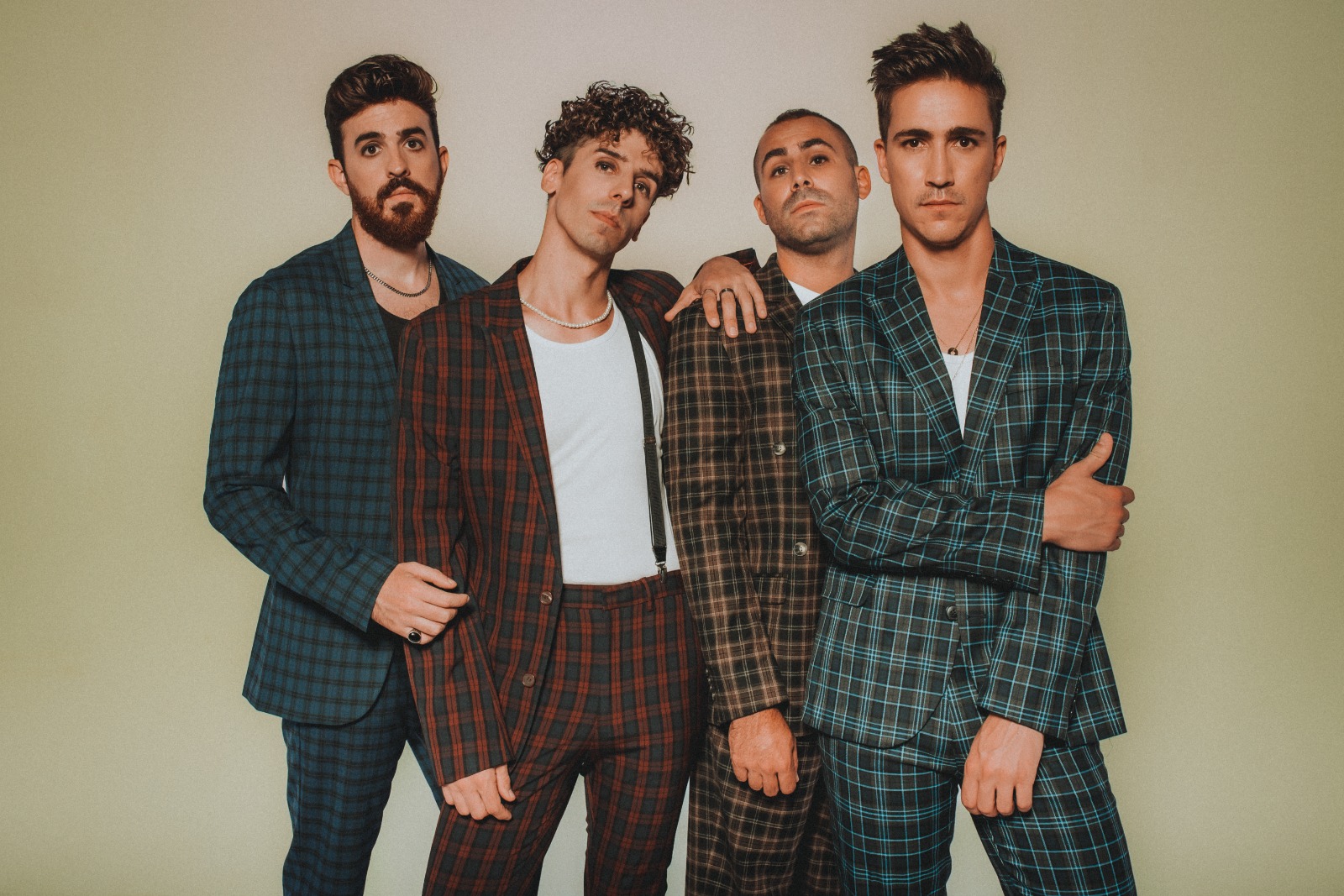 Veintiuno lanza «La vida moderna» junto a Love Of Lesbian