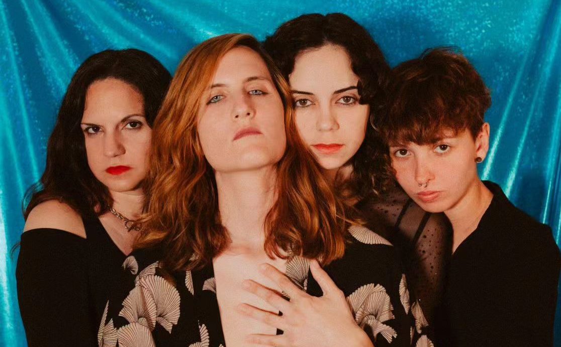Las Wonder nos muerden y atrapan con su aguijón musical