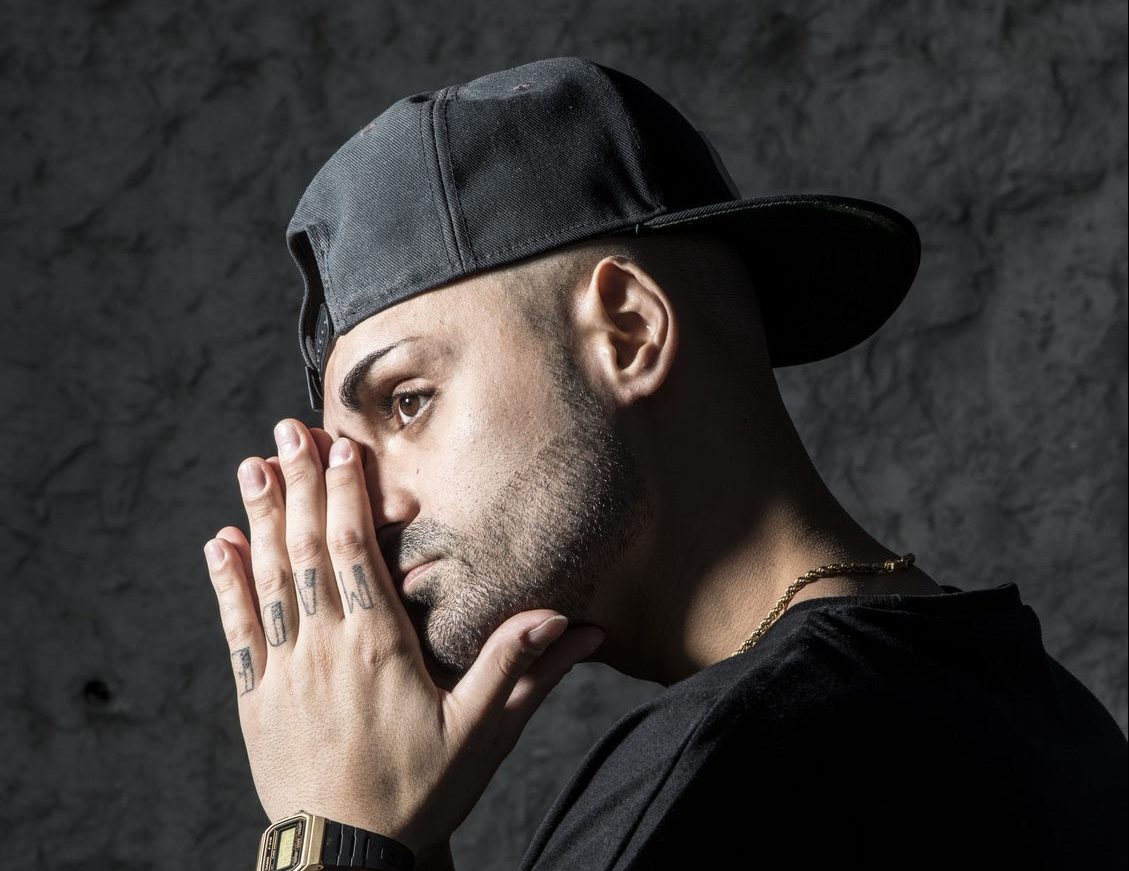 Medina debuta con su primer trabajo discográfico, «Miradas»