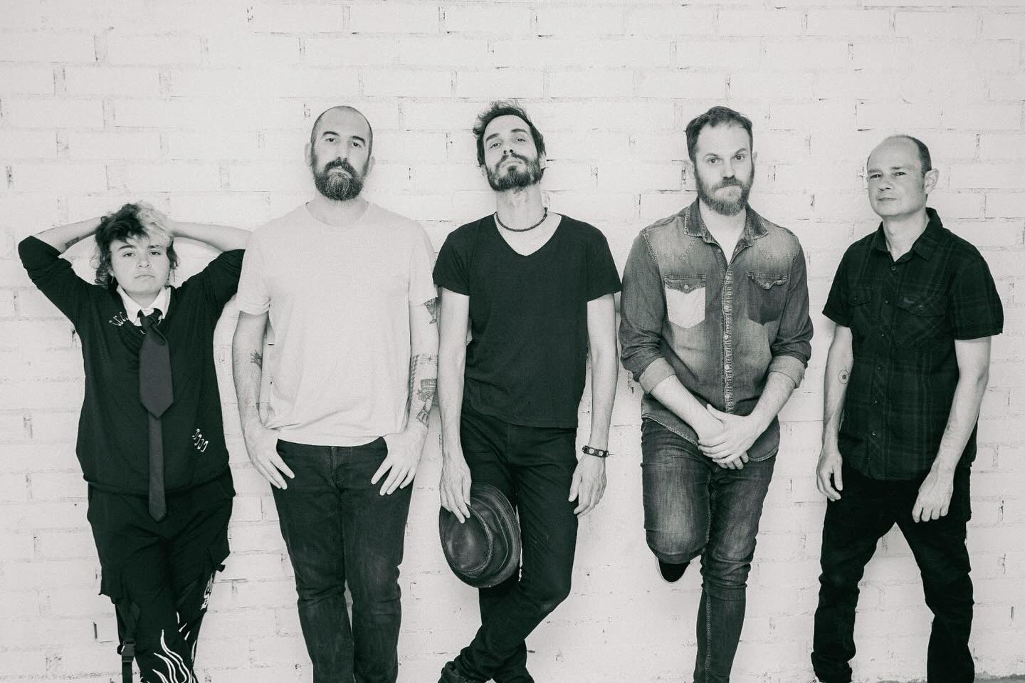 Insúa firma su regreso con su nuevo tema «La Vieja Guardia»