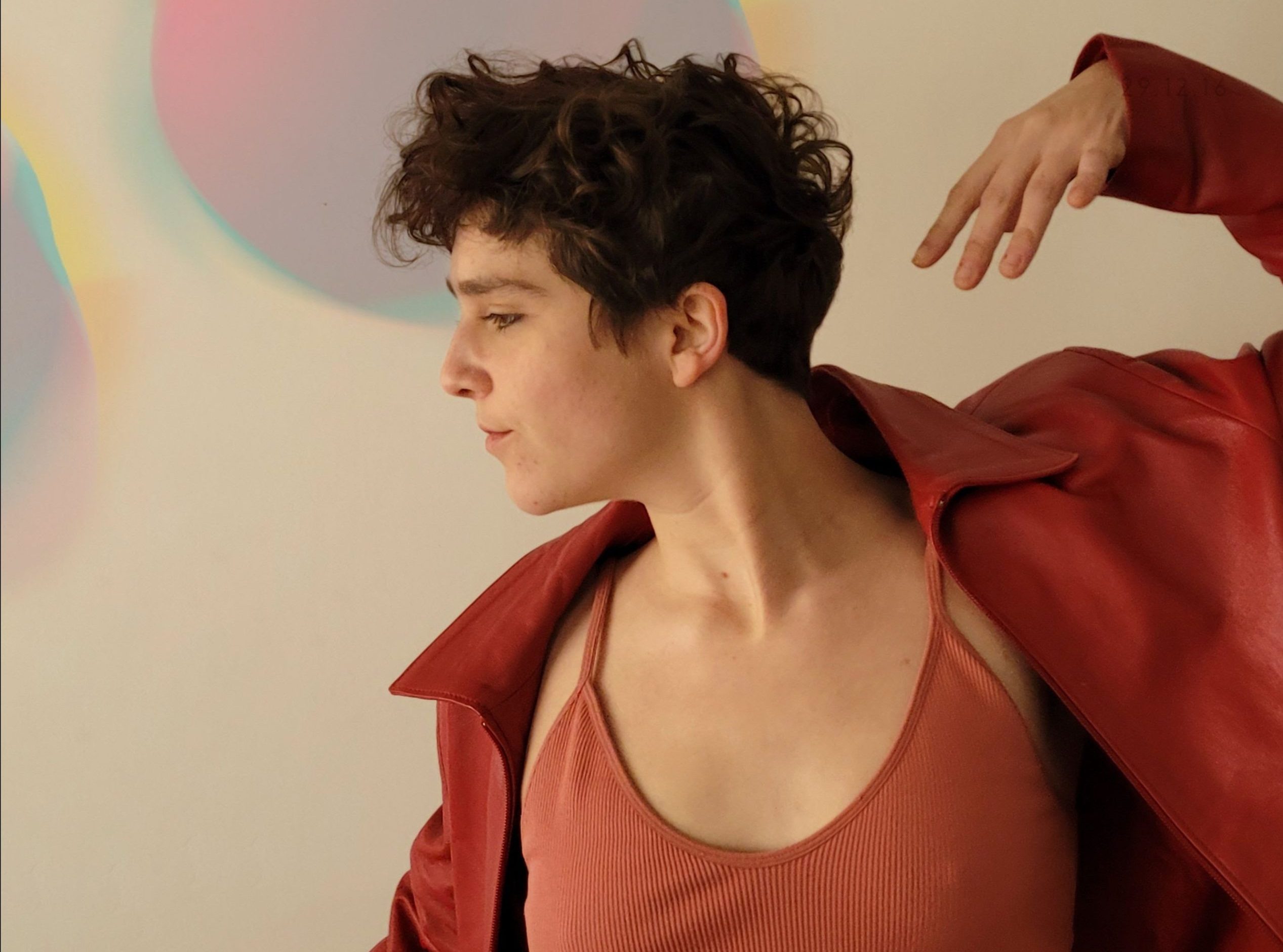 Karma Olivié redescubre el amor con «Corazones de Alcachofa»