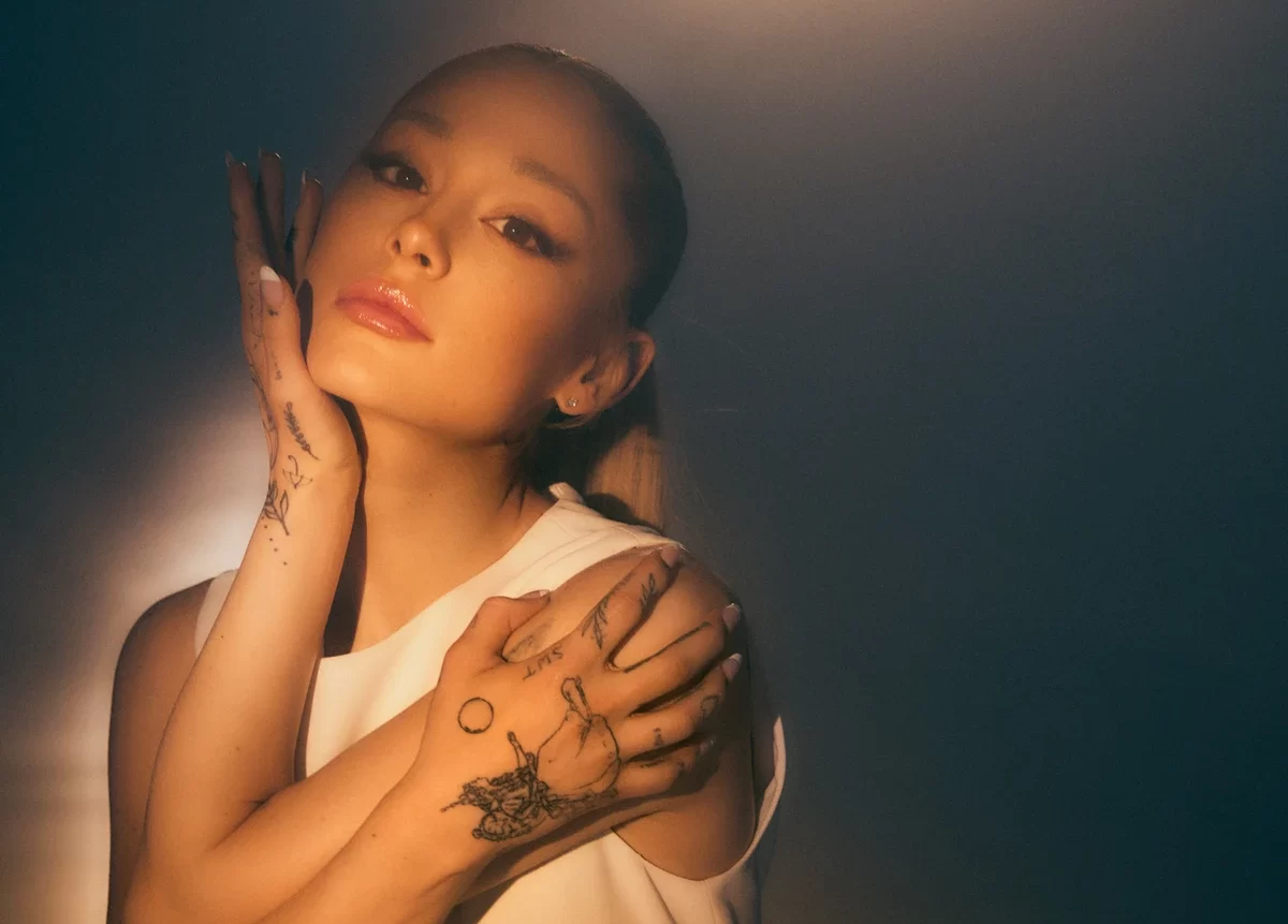 «Yes, And?», el último single de Ariana Grande o el arte de ignorar la mirada ajena