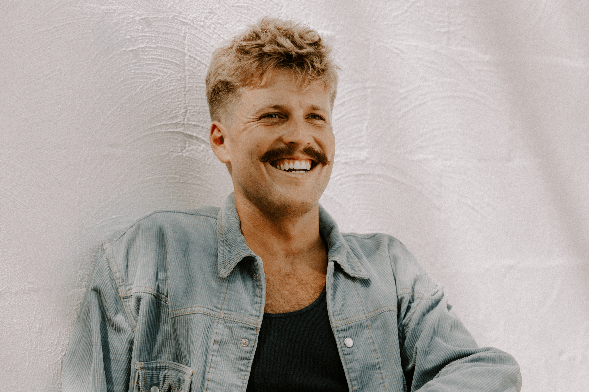 Ziggy Alberts nos encandila con su himno «New Love»